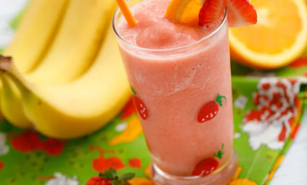 8 Resep Jus Buah Untuk Menurunkan Berat Badan (Diet) dan Tipsnya 7 jus pisang dan strawberry